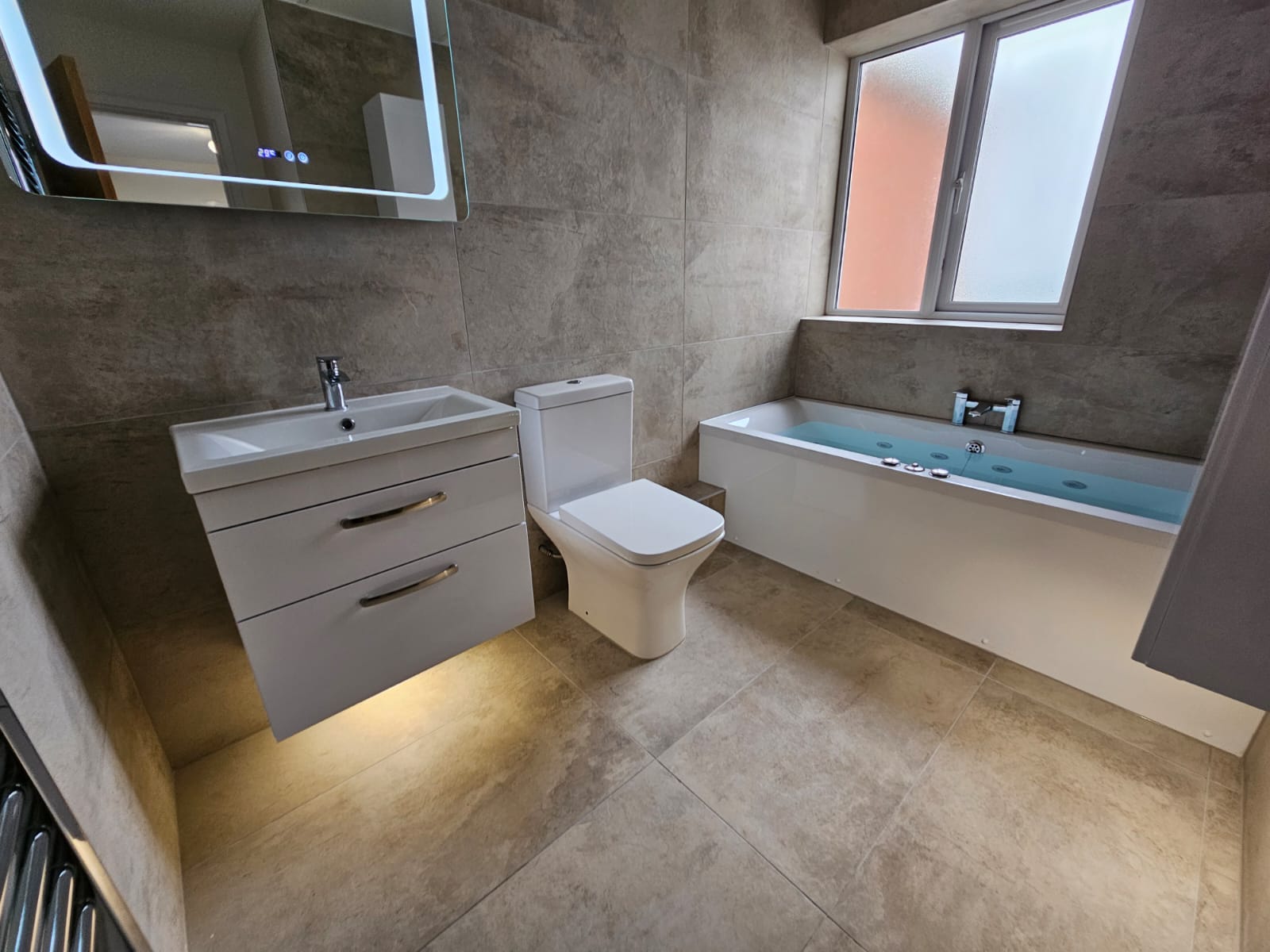 Bathroom supplied and fitted by Laporsa