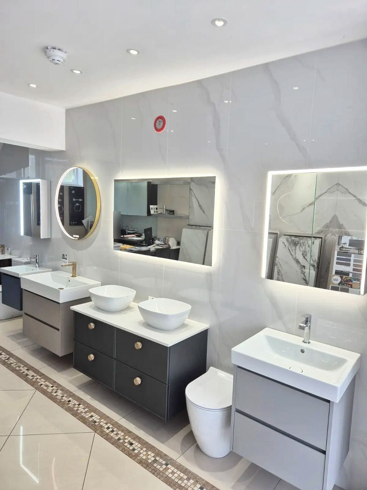 Wall-hung and floor-standing vanity units with basins